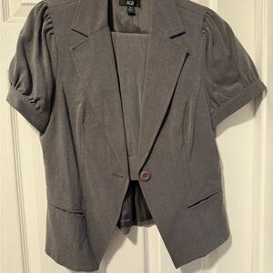 AGB Women's Gray Short Sleeve Blazer